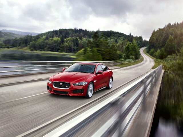 Jaguar e Land Rover apresenta novos modelos em salão
