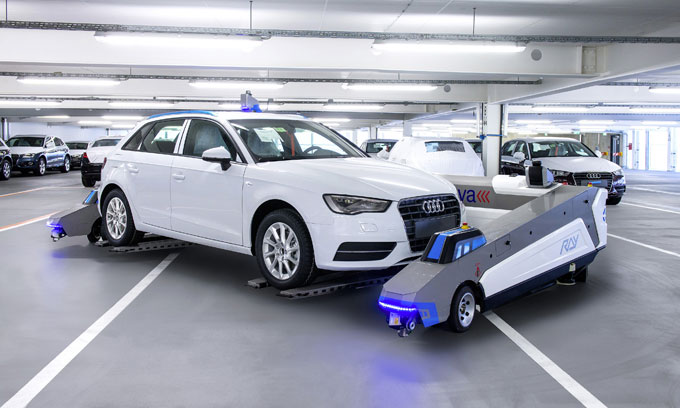 Fábrica inteligente da Audi usa robôs para mover carros