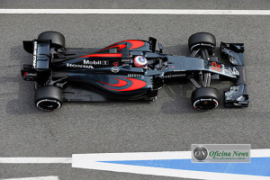 Button (22) e ALonso fizeram tempos bem parecidos com o novo McLaren (Foto McLaren)