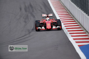 Vettel foi segundo na corrida de 2015 (Foto Ferrari)