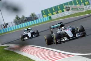 Hamilton agora lidera Rosberg na pista e no campeonato (Foto Mercedes)