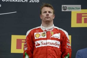 Kimi Räikkönen e sua forma de celebrar um treceiro lugar em um GP de F-1 (Foto Ferrari)