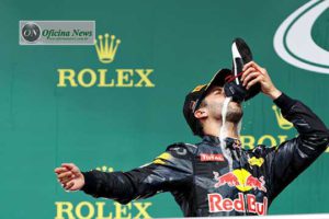 Ricciardo celebra o segundo lugar de maneira original (Foto Red Bull Content Pool)