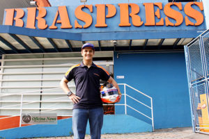 Transportadora Brasspress patrocina piloto de kart