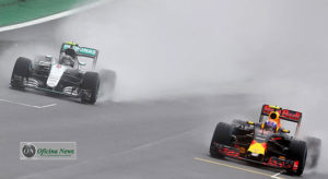 Verstappen ficou várias voltas em segundo, até trocar pneus (Foto Red Bull/Getty Images)