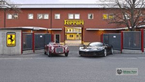 À porta da Ferrari, em Modena, 125 (e) e Ferrari preto