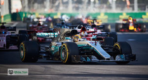 Hamilton lidera Vettel na pista. No campeonato posições se invertem (Mercedes)