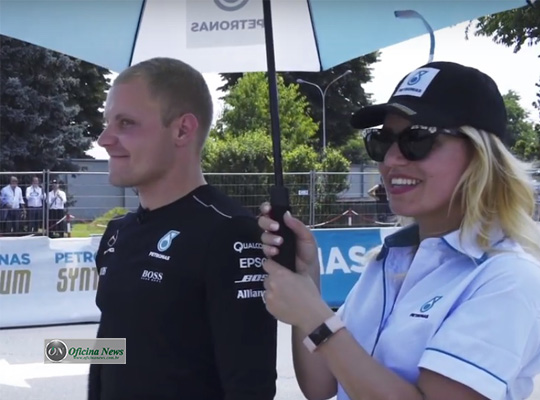 Bottas visita funcionários e as instalações da Petronas