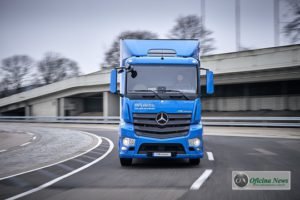 Mercedes-Benz Trucks inicia testes com caminhão elétrico 
