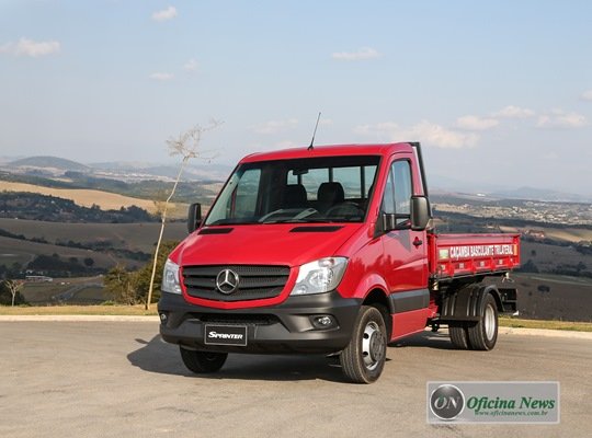 Mercedes-Benz leva chassi Sprinter e caminhão Atego à Feicon