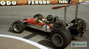 Graham Hill ao volante do Lotus 49B-Ford rumo à vitória no GP de 1969 (Team Lotus/Primotipo)