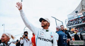 Lewis Hamilton está próximo de se igualar a Juan Manuel Fangio, penta-campeão dos anos 1950 (Mercedes)