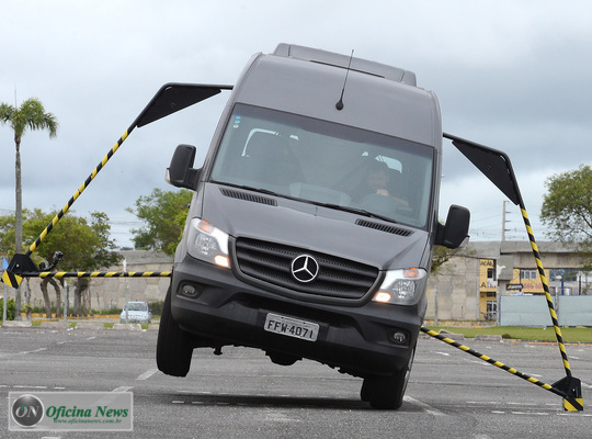 Mercedes-Benz demonstra controle de estabilidade da Sprinter