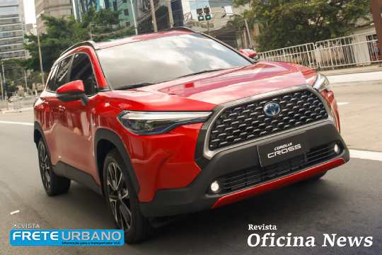 Toyota Corolla Cross chega em versão flex e híbrida