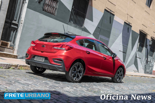 Chevrolet Cruze RS: motor turbo e visual esportivo