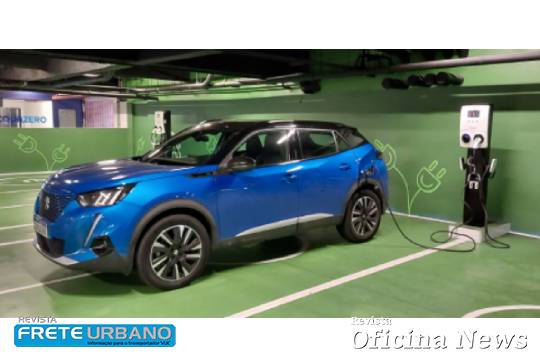 Peugeot e-2008: 100% elétrico com 345 km de autonomia