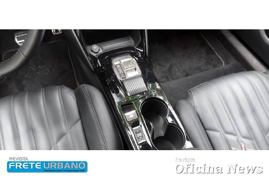 Peugeot e-2008: 100% elétrico com 345 km de autonomia