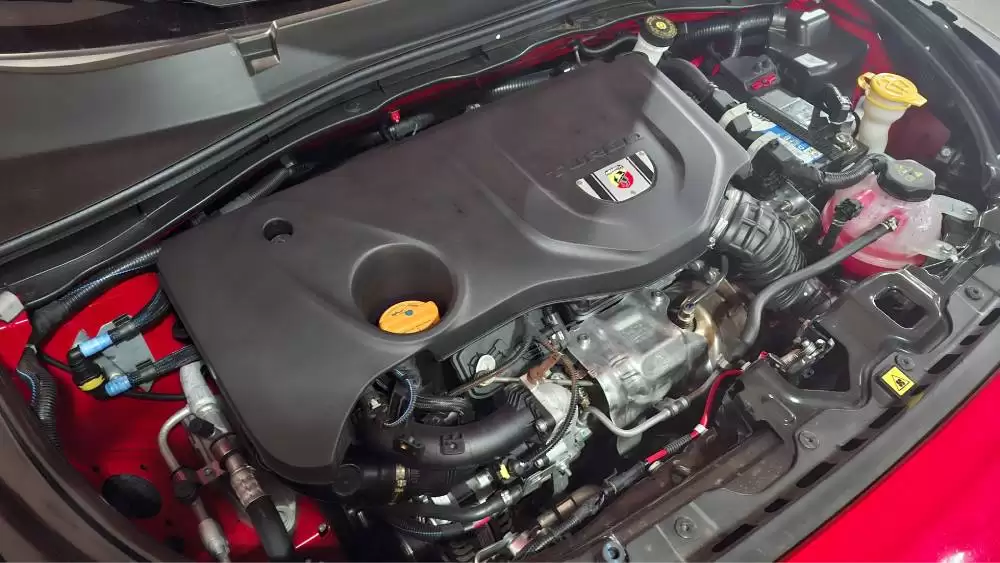 Fastback Abarth: foco em desempenho e calibração mecânica